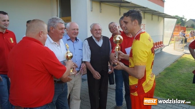 Zdjęcie w galerii na portalu naszwodzislaw.com: Płomień Połomia uczcił awans do V ligi piknikiem sportowym wiadomości z regionu