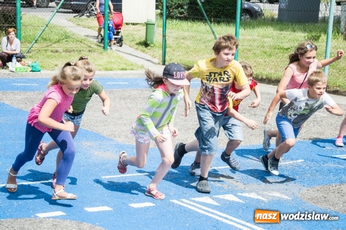 Zdjęcie w galerii na portalu naszwodzislaw.com: Artystyczne Podwórko. Gry i zabawy dla dzieci w wodzisławskiej dzielnicy Wilchwy wiadomości z regionu