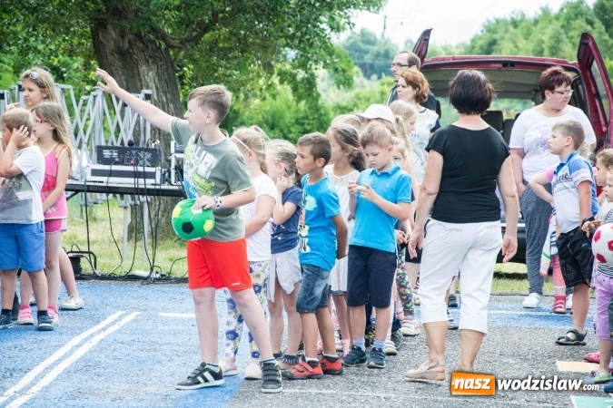 Zdjęcie w galerii na portalu naszwodzislaw.com: Artystyczne Podwórko. Gry i zabawy dla dzieci w wodzisławskiej dzielnicy Wilchwy wiadomości z regionu