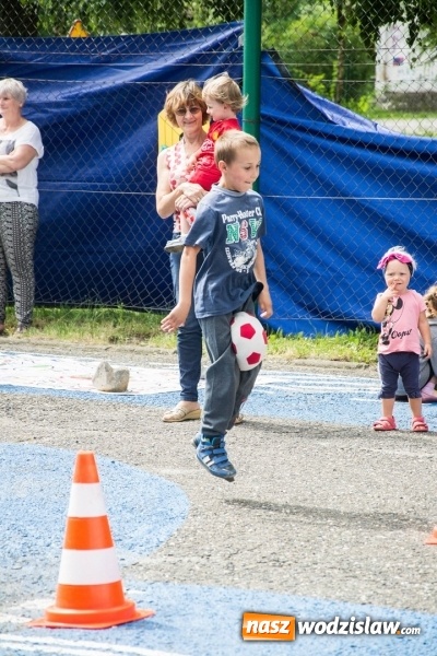 Zdjęcie w galerii na portalu naszwodzislaw.com: Artystyczne Podwórko. Gry i zabawy dla dzieci w wodzisławskiej dzielnicy Wilchwy wiadomości z regionu