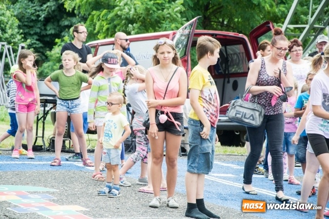 Zdjęcie w galerii na portalu naszwodzislaw.com: Artystyczne Podwórko. Gry i zabawy dla dzieci w wodzisławskiej dzielnicy Wilchwy wiadomości z regionu