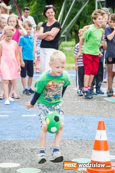 Zdjęcie w galerii na portalu naszwodzislaw.com: Artystyczne Podwórko. Gry i zabawy dla dzieci w wodzisławskiej dzielnicy Wilchwy wiadomości z regionu