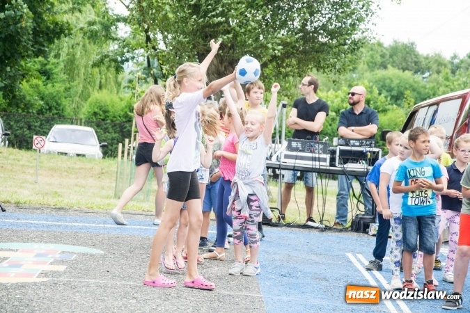 Zdjęcie w galerii na portalu naszwodzislaw.com: Artystyczne Podwórko. Gry i zabawy dla dzieci w wodzisławskiej dzielnicy Wilchwy wiadomości z regionu
