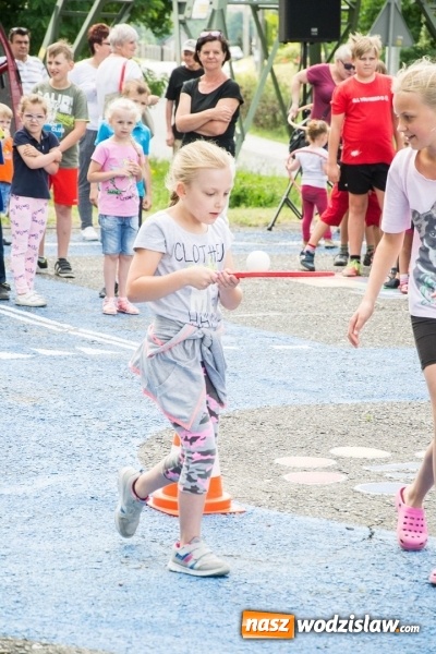 Zdjęcie w galerii na portalu naszwodzislaw.com: Artystyczne Podwórko. Gry i zabawy dla dzieci w wodzisławskiej dzielnicy Wilchwy wiadomości z regionu