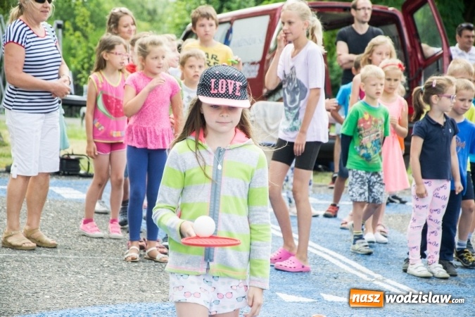 Zdjęcie w galerii na portalu naszwodzislaw.com: Artystyczne Podwórko. Gry i zabawy dla dzieci w wodzisławskiej dzielnicy Wilchwy wiadomości z regionu