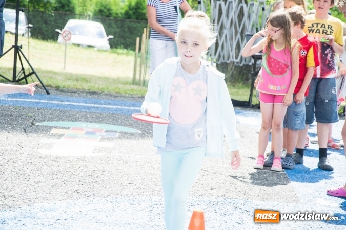 Zdjęcie w galerii na portalu naszwodzislaw.com: Artystyczne Podwórko. Gry i zabawy dla dzieci w wodzisławskiej dzielnicy Wilchwy wiadomości z regionu