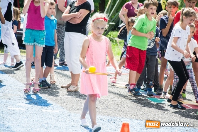 Zdjęcie w galerii na portalu naszwodzislaw.com: Artystyczne Podwórko. Gry i zabawy dla dzieci w wodzisławskiej dzielnicy Wilchwy wiadomości z regionu