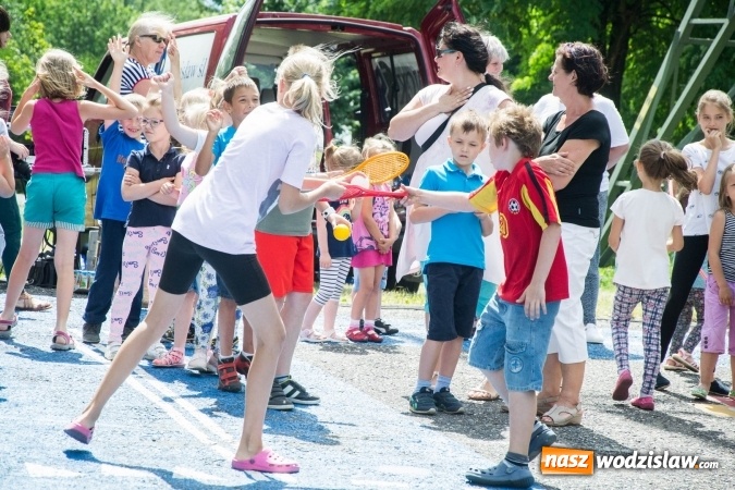 Zdjęcie w galerii na portalu naszwodzislaw.com: Artystyczne Podwórko. Gry i zabawy dla dzieci w wodzisławskiej dzielnicy Wilchwy wiadomości z regionu