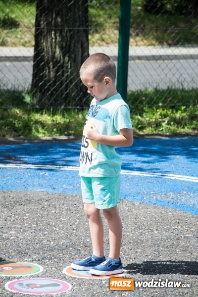 Zdjęcie w galerii na portalu naszwodzislaw.com: Artystyczne Podwórko. Gry i zabawy dla dzieci w wodzisławskiej dzielnicy Wilchwy wiadomości z regionu