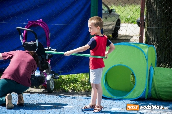 Zdjęcie w galerii na portalu naszwodzislaw.com: Artystyczne Podwórko. Gry i zabawy dla dzieci w wodzisławskiej dzielnicy Wilchwy wiadomości z regionu