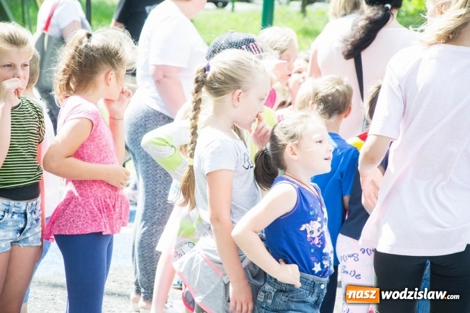 Zdjęcie w galerii na portalu naszwodzislaw.com: Artystyczne Podwórko. Gry i zabawy dla dzieci w wodzisławskiej dzielnicy Wilchwy wiadomości z regionu
