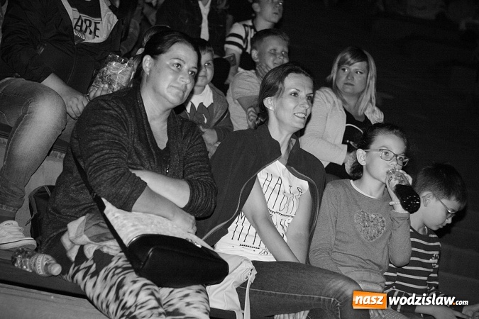 Zdjęcie w galerii na portalu naszwodzislaw.com: Kino pod chmurką i z deszczem  wiadomości z regionu