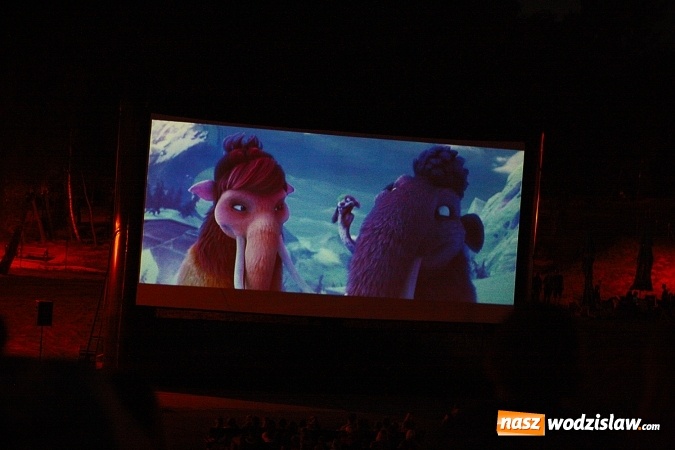 Zdjęcie w galerii na portalu naszwodzislaw.com: Kino pod chmurką i z deszczem  wiadomości z regionu