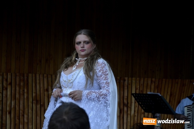 Zdjęcie w galerii na portalu naszwodzislaw.com: Teatr Wodzisławskiej Ulicy bawił w Radlinie  wiadomości z regionu