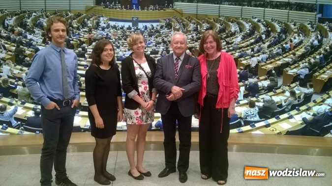 Zdjęcie w galerii na portalu naszwodzislaw.com: W nagrodę zwiedzili m.in. Parlament Europejski w Brukseli wiadomości z regionu