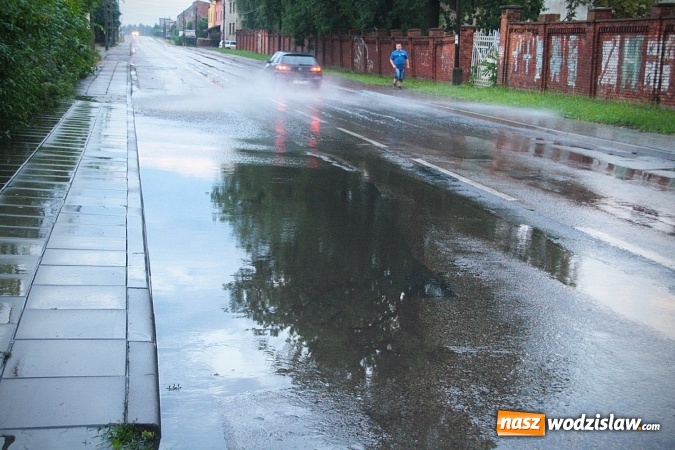 Zdjęcie w galerii na portalu naszwodzislaw.com: Strażacy nadal walczą ze skutkami piątkowej nawałnicy! Do tej pory odnotowano około 130 zgłoszeń  wiadomości z regionu