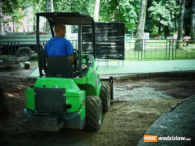 Zdjęcie w galerii na portalu naszwodzislaw.com: Wodzisław: trwa rozbudowa placu zabaw w parku miejskim wiadomości z regionu