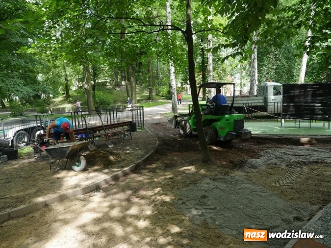 Zdjęcie w galerii na portalu naszwodzislaw.com: Wodzisław: trwa rozbudowa placu zabaw w parku miejskim wiadomości z regionu