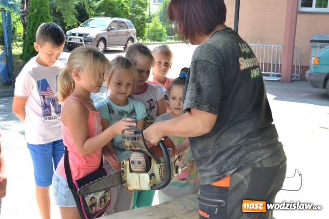 Zdjęcie w galerii na portalu naszwodzislaw.com: Jak zrobić coś z niczego? W Gołkowicach zorganizowano plener rzeźbiarski wiadomości z regionu