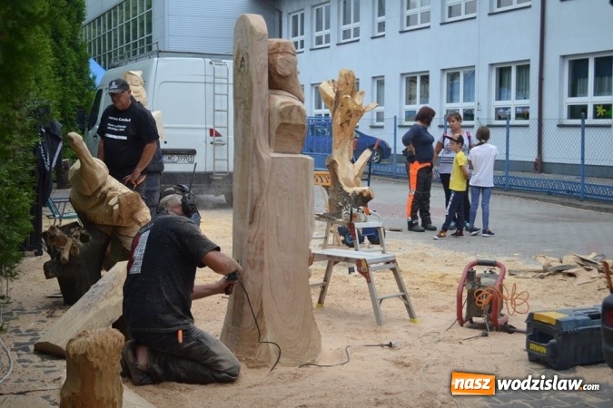 Zdjęcie w galerii na portalu naszwodzislaw.com: Jak zrobić coś z niczego? W Gołkowicach zorganizowano plener rzeźbiarski wiadomości z regionu