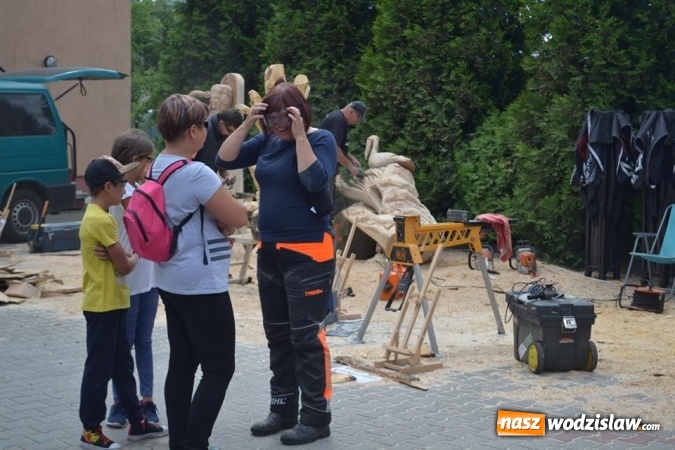 Zdjęcie w galerii na portalu naszwodzislaw.com: Jak zrobić coś z niczego? W Gołkowicach zorganizowano plener rzeźbiarski wiadomości z regionu