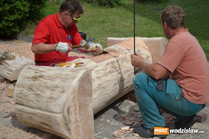 Zdjęcie w galerii na portalu naszwodzislaw.com: Jak zrobić coś z niczego? W Gołkowicach zorganizowano plener rzeźbiarski wiadomości z regionu