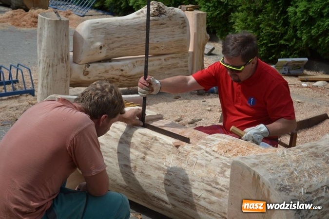 Zdjęcie w galerii na portalu naszwodzislaw.com: Jak zrobić coś z niczego? W Gołkowicach zorganizowano plener rzeźbiarski wiadomości z regionu