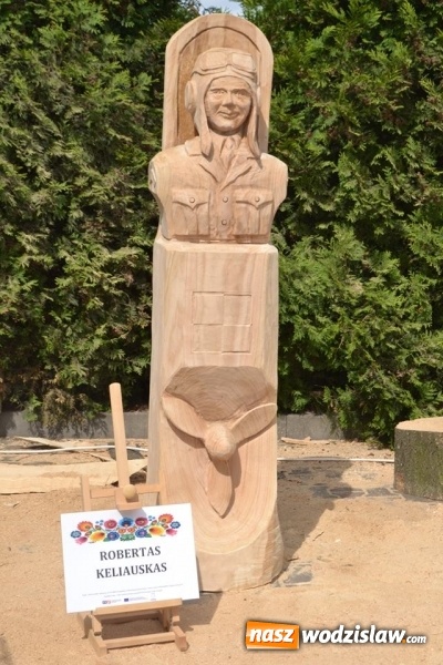 Zdjęcie w galerii na portalu naszwodzislaw.com: Jak zrobić coś z niczego? W Gołkowicach zorganizowano plener rzeźbiarski wiadomości z regionu