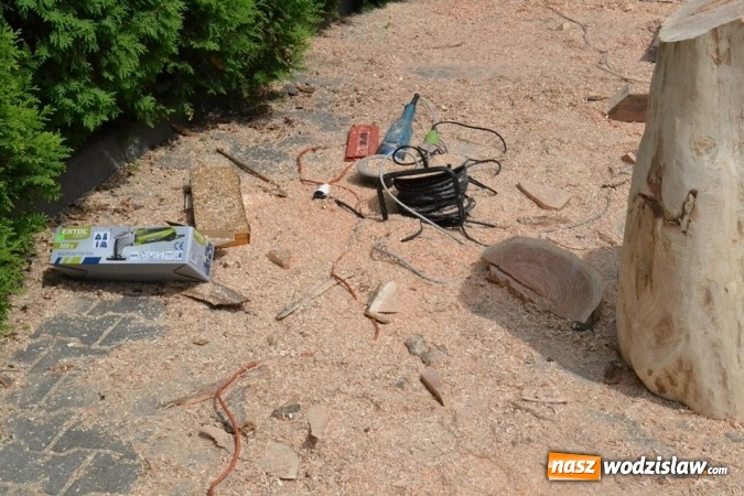 Zdjęcie w galerii na portalu naszwodzislaw.com: Jak zrobić coś z niczego? W Gołkowicach zorganizowano plener rzeźbiarski wiadomości z regionu