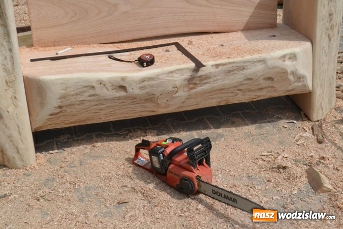 Zdjęcie w galerii na portalu naszwodzislaw.com: Jak zrobić coś z niczego? W Gołkowicach zorganizowano plener rzeźbiarski wiadomości z regionu