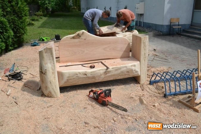 Zdjęcie w galerii na portalu naszwodzislaw.com: Jak zrobić coś z niczego? W Gołkowicach zorganizowano plener rzeźbiarski wiadomości z regionu