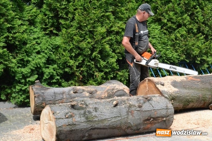 Zdjęcie w galerii na portalu naszwodzislaw.com: Jak zrobić coś z niczego? W Gołkowicach zorganizowano plener rzeźbiarski wiadomości z regionu