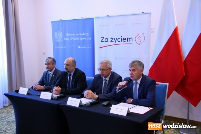 Zdjęcie w galerii na portalu naszwodzislaw.com: Program Za życiem. Do tej pory na Śląsku pomoc otrzymało 151 rodzin w łącznej wysokości 604 tys. zł wiadomości z regionu