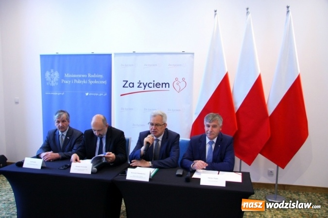 Zdjęcie w galerii na portalu naszwodzislaw.com: Program Za życiem. Do tej pory na Śląsku pomoc otrzymało 151 rodzin w łącznej wysokości 604 tys. zł wiadomości z regionu
