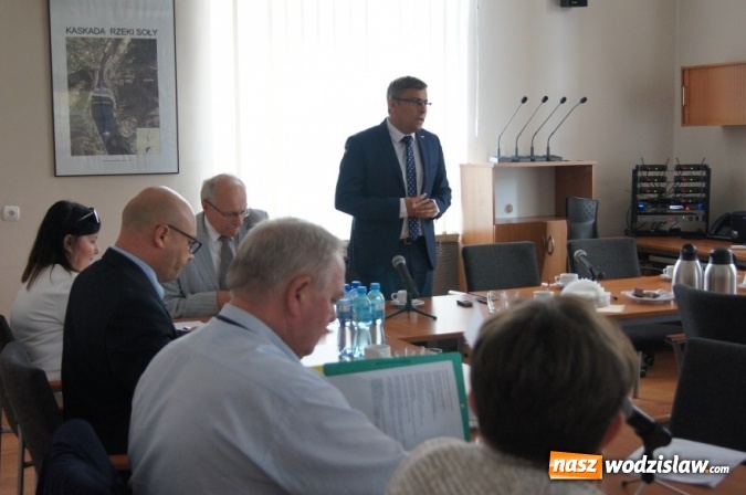 Zdjęcie w galerii na portalu naszwodzislaw.com: Pomoc poszkodowanym w wyniku burz i wiatrów. Wojewoda spotkał się z przedstawicielami poszkodowanych samorządów  wiadomości z regionu