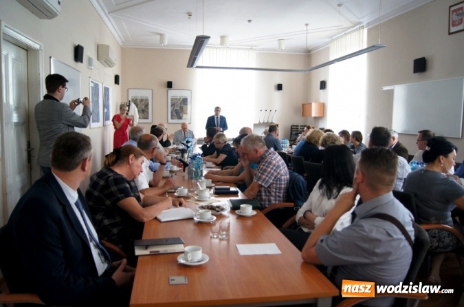 Zdjęcie w galerii na portalu naszwodzislaw.com: Pomoc poszkodowanym w wyniku burz i wiatrów. Wojewoda spotkał się z przedstawicielami poszkodowanych samorządów  wiadomości z regionu