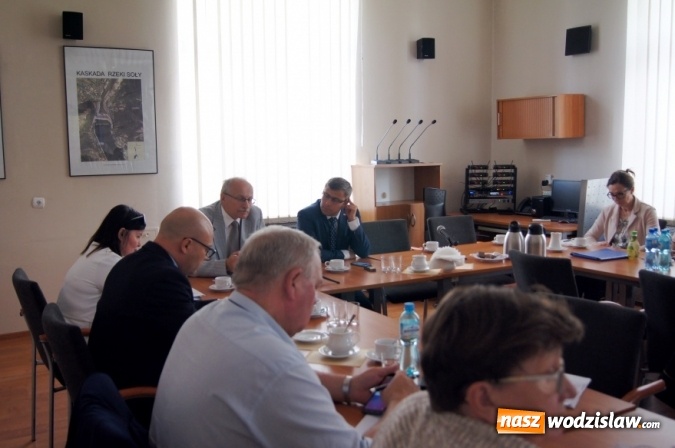 Zdjęcie w galerii na portalu naszwodzislaw.com: Pomoc poszkodowanym w wyniku burz i wiatrów. Wojewoda spotkał się z przedstawicielami poszkodowanych samorządów  wiadomości z regionu