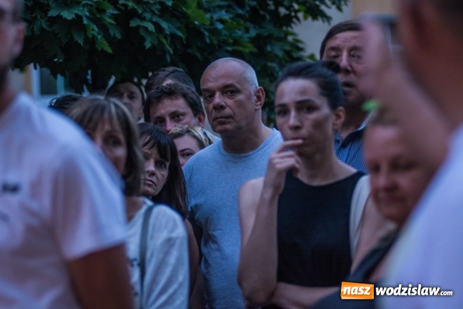 Zdjęcie w galerii na portalu naszwodzislaw.com: Protest pod Sądem Rejonowym w Wodzisławiu Śląskim wiadomości z regionu