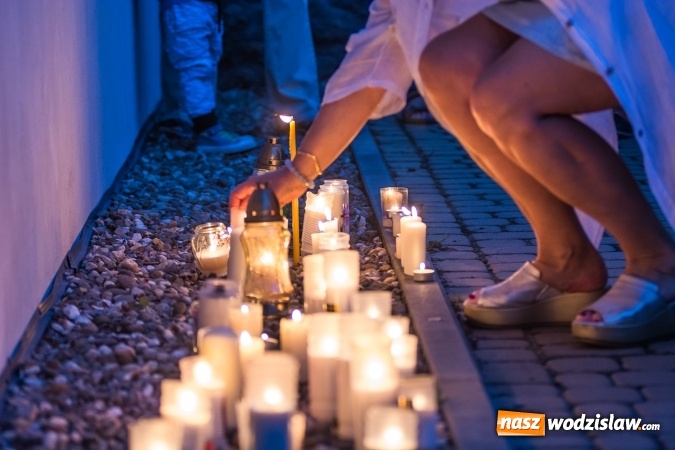 Zdjęcie w galerii na portalu naszwodzislaw.com: Protest pod Sądem Rejonowym w Wodzisławiu Śląskim wiadomości z regionu