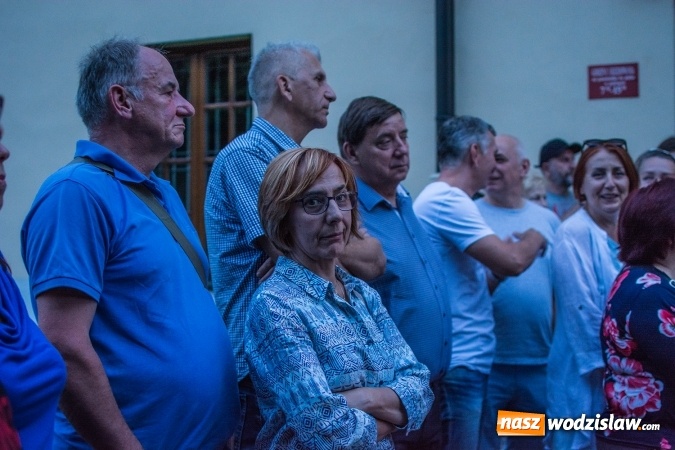 Zdjęcie w galerii na portalu naszwodzislaw.com: Protest pod Sądem Rejonowym w Wodzisławiu Śląskim wiadomości z regionu