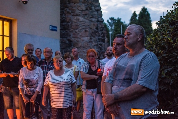 Zdjęcie w galerii na portalu naszwodzislaw.com: Protest pod Sądem Rejonowym w Wodzisławiu Śląskim wiadomości z regionu