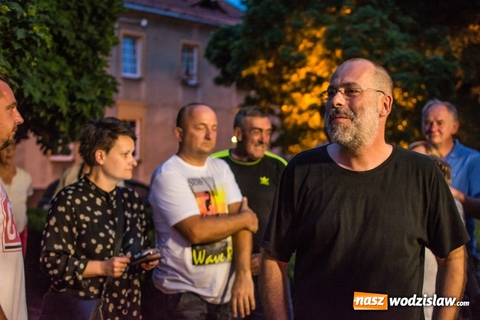 Zdjęcie w galerii na portalu naszwodzislaw.com: Protest pod Sądem Rejonowym w Wodzisławiu Śląskim wiadomości z regionu