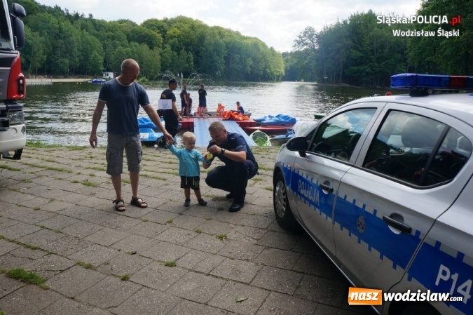 Zdjęcie w galerii na portalu naszwodzislaw.com: Spotkanie policjantów z dziećmi w ramach akcji Kręci mnie bezpieczeństwo nad wodą wiadomości z regionu