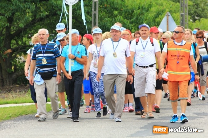 Zdjęcie w galerii na portalu naszwodzislaw.com: Pielgrzymi z Lubomi ruszyli w drogę. Przed nimi 4 dni maszerowania i modlitwy wiadomości z regionu