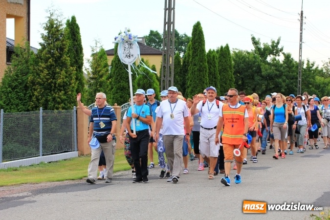 Zdjęcie w galerii na portalu naszwodzislaw.com: Pielgrzymi z Lubomi ruszyli w drogę. Przed nimi 4 dni maszerowania i modlitwy wiadomości z regionu