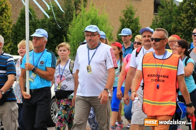 Zdjęcie w galerii na portalu naszwodzislaw.com: Pielgrzymi z Lubomi ruszyli w drogę. Przed nimi 4 dni maszerowania i modlitwy wiadomości z regionu