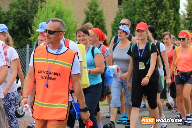 Zdjęcie w galerii na portalu naszwodzislaw.com: Pielgrzymi z Lubomi ruszyli w drogę. Przed nimi 4 dni maszerowania i modlitwy wiadomości z regionu