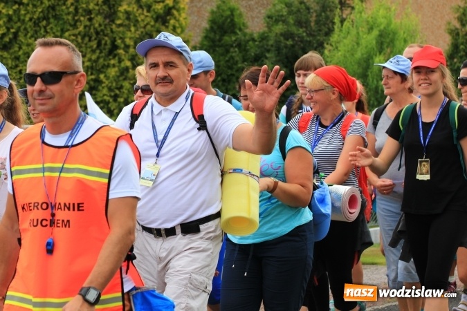 Zdjęcie w galerii na portalu naszwodzislaw.com: Pielgrzymi z Lubomi ruszyli w drogę. Przed nimi 4 dni maszerowania i modlitwy wiadomości z regionu