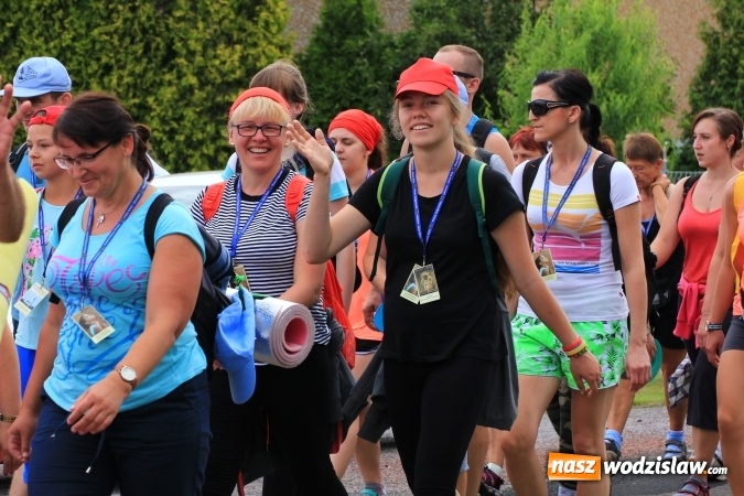 Zdjęcie w galerii na portalu naszwodzislaw.com: Pielgrzymi z Lubomi ruszyli w drogę. Przed nimi 4 dni maszerowania i modlitwy wiadomości z regionu