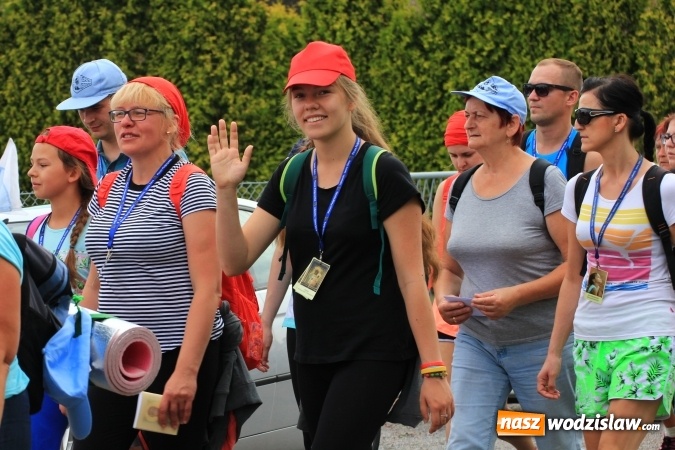 Zdjęcie w galerii na portalu naszwodzislaw.com: Pielgrzymi z Lubomi ruszyli w drogę. Przed nimi 4 dni maszerowania i modlitwy wiadomości z regionu